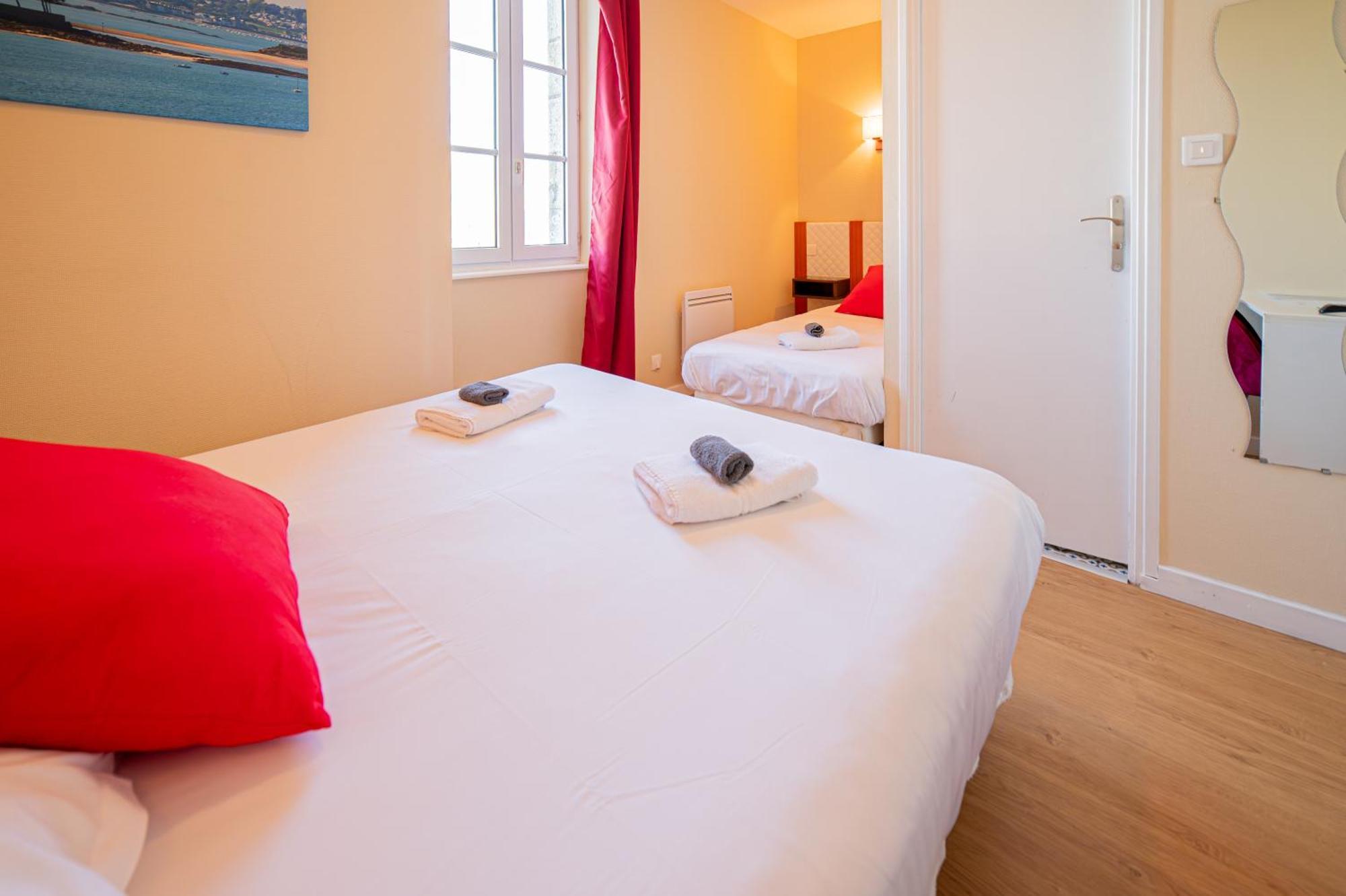 Saint-Pol-de-Léon Hotel De La Mairie מראה חיצוני תמונה