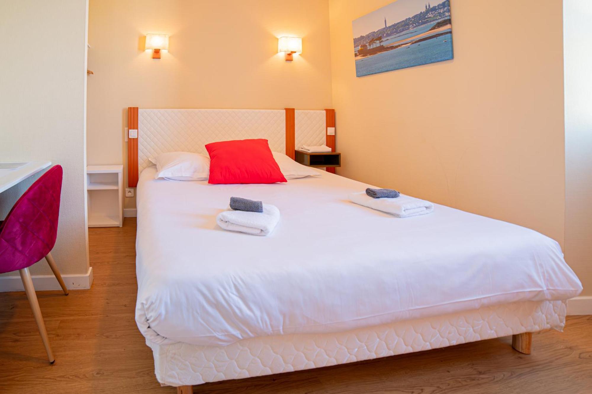 Saint-Pol-de-Léon Hotel De La Mairie מראה חיצוני תמונה